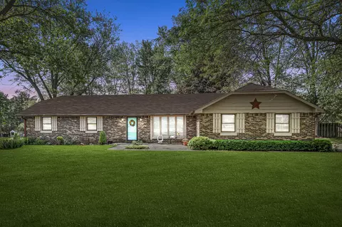 105 W Falcon Run, Pendleton, IN 46064