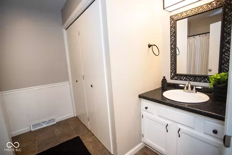 Bath - 1639 E Cherry Ln, Bloomington, IN 47401 photo 1 of 4