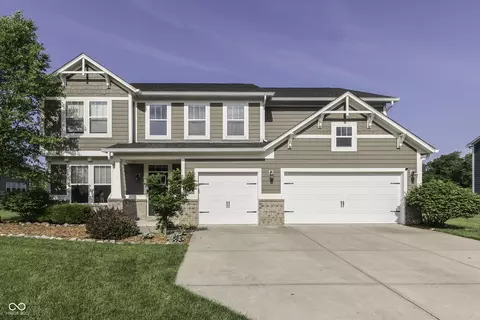 3352 Streamside Dr, Greenwood, IN 46143