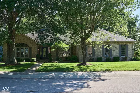 1035 Champion Ct, Columbus, IN 47201