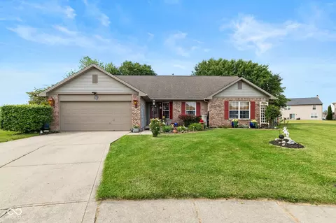 9608 Piper Lake Dr, Indianapolis, IN 46239