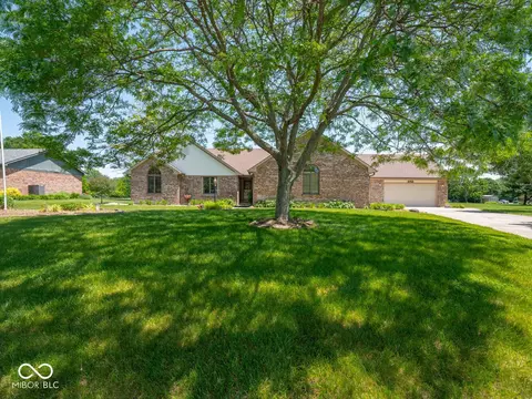 6055 Canterbury Ct, Pittsboro, IN 46167