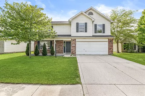 18877 Prairie Crossing Dr, Noblesville, IN 46062