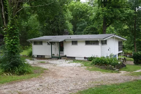 6834 E Spillway Rd, Unionville, IN 47468