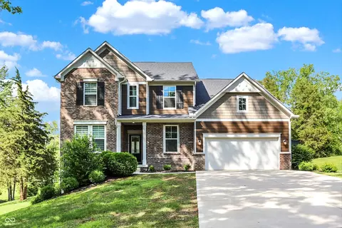 421 Ridgeview Ln, Columbus, IN 47201