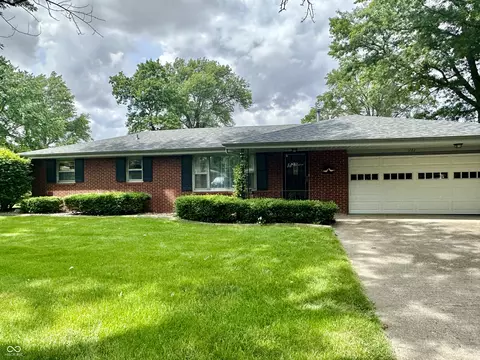 1722 Bittersweet Dr, Anderson, IN 46011