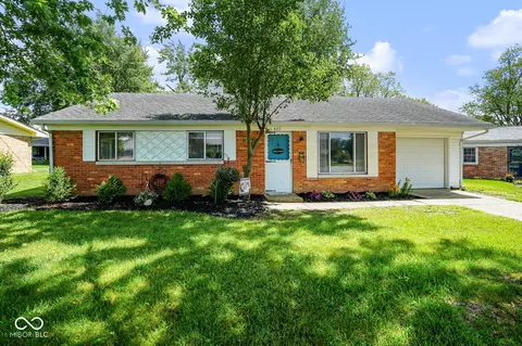 425 Madison Dr, Greenfield, IN 46140