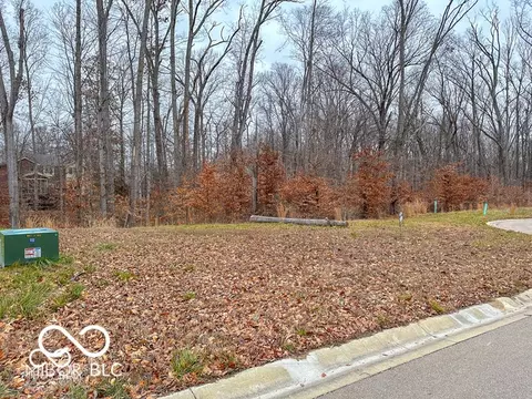 5089 Oak Ridge Trl, Columbus, IN 47201