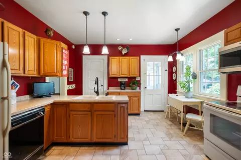 Kitchen - 3330 Five Points Rd, Indianapolis, IN 46239 photo 1 of 2