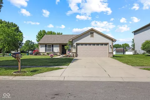 448 N Shore Ct, Franklin, IN 46131