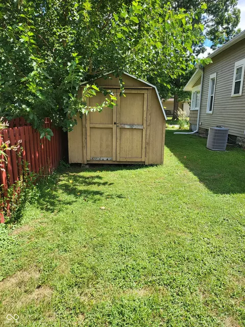 Exterior - 715 5th St, Covington, IN 47932 photo 7 of 10