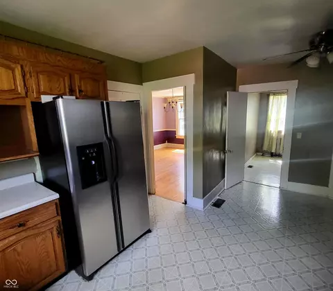 Entry Way - 715 5th St, Covington, IN 47932 photo 1 of 2