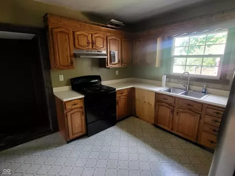 Kitchen - 715 5th St, Covington, IN 47932 photo 3 of 3