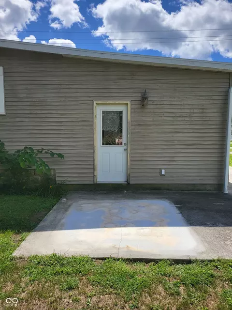 Exterior - 715 5th St, Covington, IN 47932 photo 3 of 10