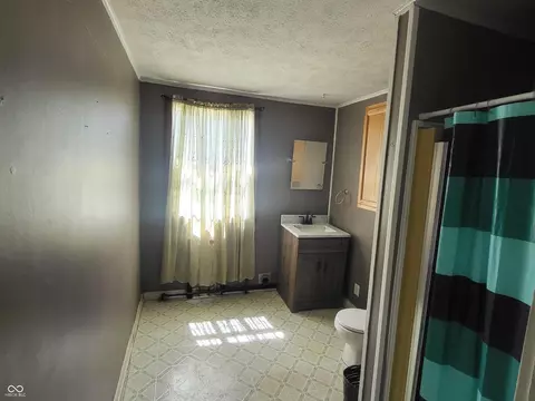 Bath - 715 5th St, Covington, IN 47932 photo 1 of 5