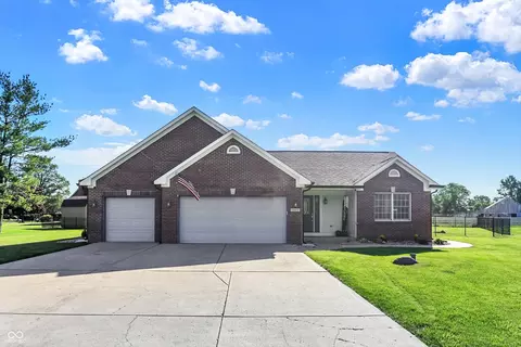 3663 Hunters Ct, Greenfield, IN 46140
