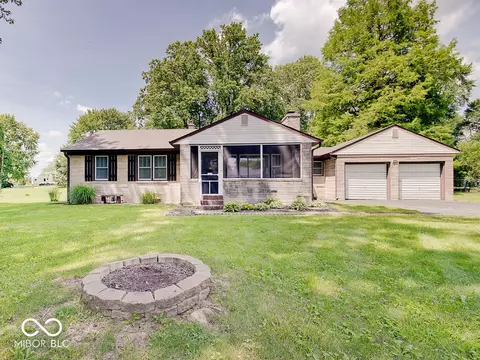 5162 White River St, Greenwood, IN 46143