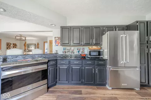 Kitchen - 1013 Gray Squirrel Dr, Pendleton, IN 46064 photo 5 of 5