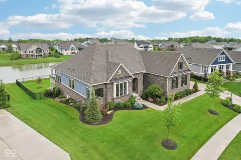 18246 Lake Winds Dr, Westfield, IN 46074
