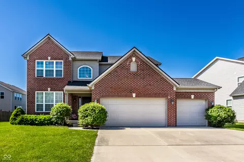 6203 Eagle Lake Dr, Zionsville, IN 46077