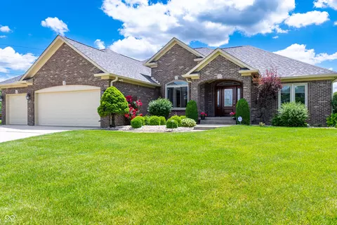 3649 Walnut Hill Ct, Greenwood, IN 46142