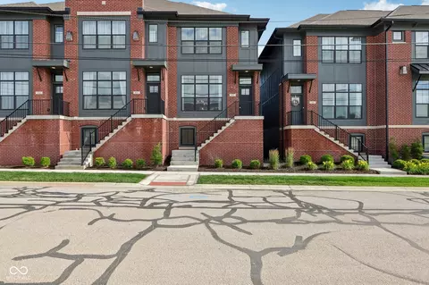 412 W Park St, Westfield, IN 46074