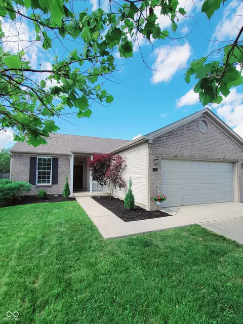 566 Kennard Ln, Westfield, IN 46074