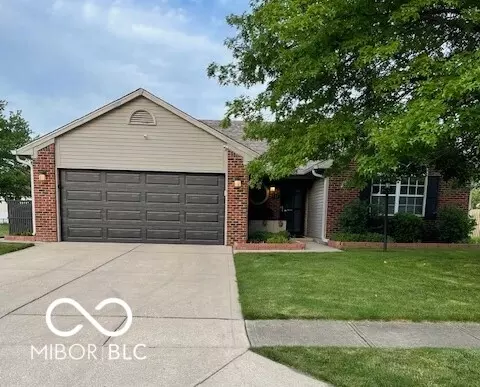 937 Ellington Cir, Greenwood, IN 46143