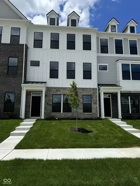 3260 Haflinger Dr, Zionsville, IN 46077