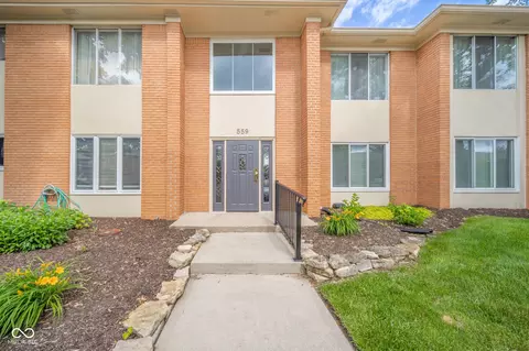 559 E Hunters Dr #B, Carmel, IN 46032