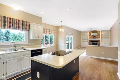 5564 Dover Dr, Carmel, IN 46033 photo 15