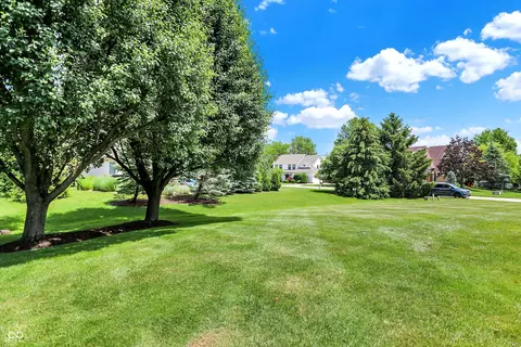 5564 Dover Dr, Carmel, IN 46033 photo 48
