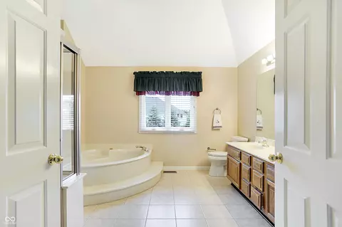 5564 Dover Dr, Carmel, IN 46033 photo 29