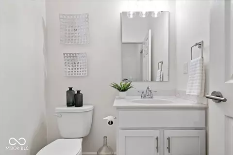 Bath - 123 E Central Way, Pendleton, IN 46064 photo 1 of 4