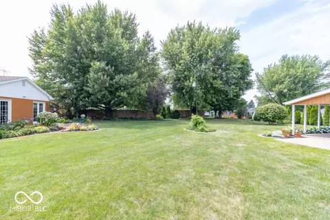 Exterior - 406 W Cherry St, Dunreith, IN 47385 photo 8 of 18