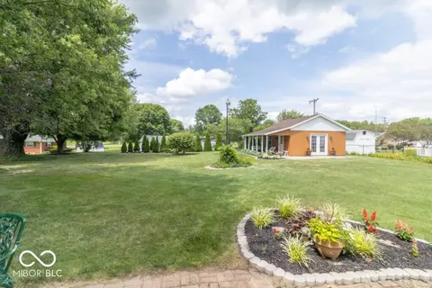 Exterior - 406 W Cherry St, Dunreith, IN 47385 photo 5 of 18