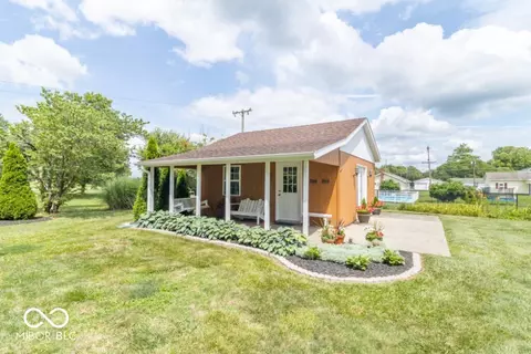 Exterior - 406 W Cherry St, Dunreith, IN 47385 photo 6 of 18