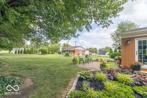 Exterior - 406 W Cherry St, Dunreith, IN 47385 photo 11 of 18
