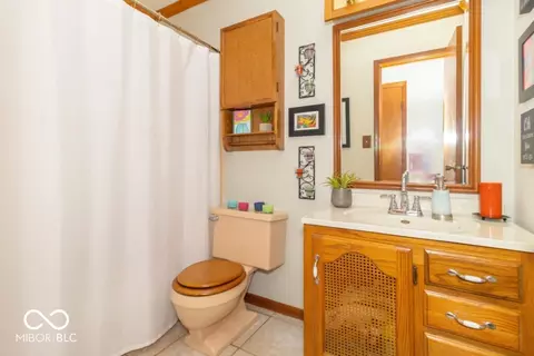 Bath - 406 W Cherry St, Dunreith, IN 47385 photo 3 of 3