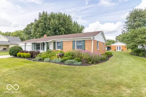 Exterior - 406 W Cherry St, Dunreith, IN 47385 photo 2 of 18