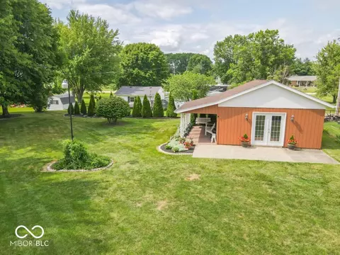 Exterior - 406 W Cherry St, Dunreith, IN 47385 photo 14 of 18