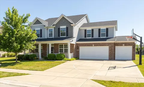 8805 N Springview Dr, Mccordsville, IN 46055