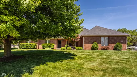 202 Back Creek Cir, Greenwood, IN 46142