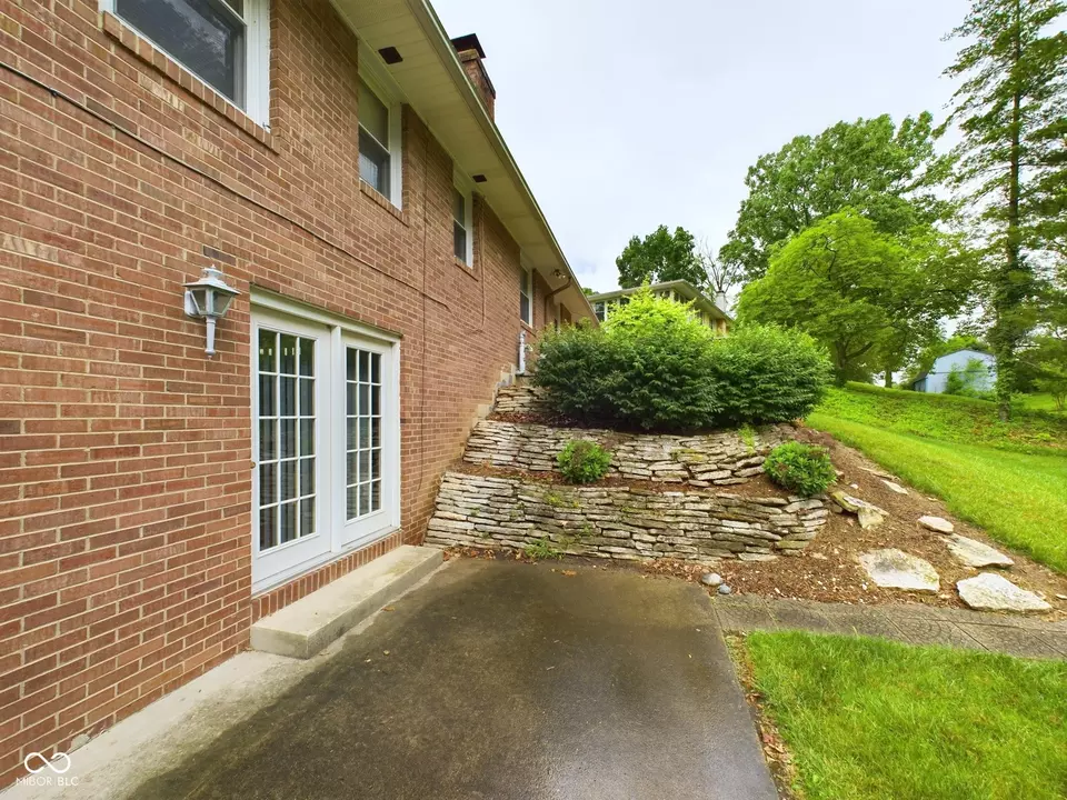 Exterior - 1540 Lennox St, Anderson, IN 46012 photo 8 of 10