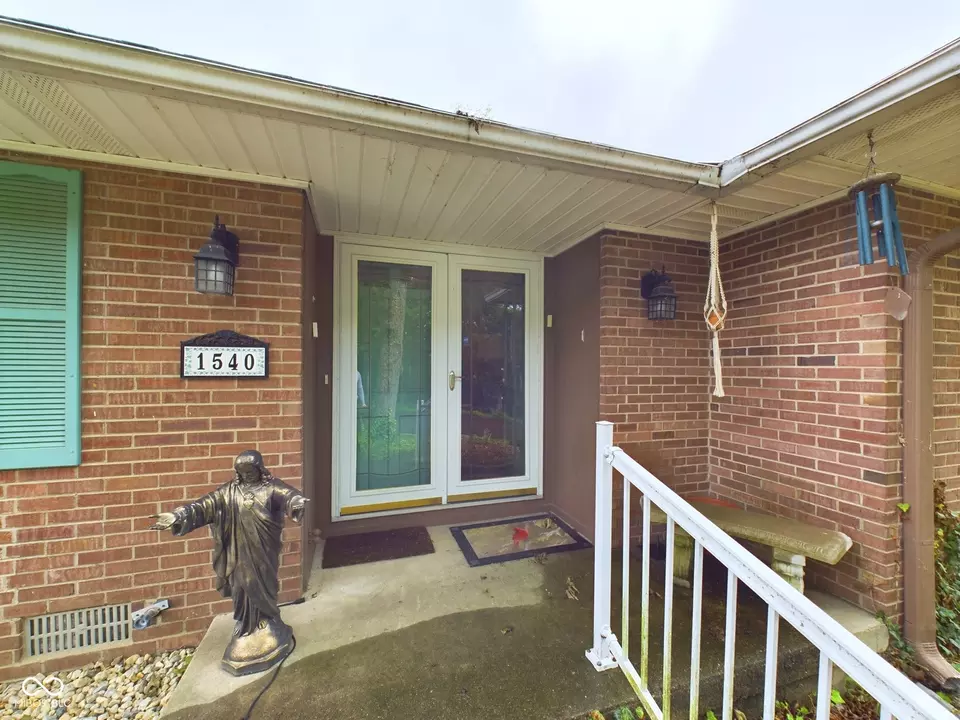Exterior - 1540 Lennox St, Anderson, IN 46012 photo 5 of 10