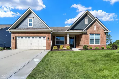 3725 Chalmers Dr, Bargersville, IN 46106