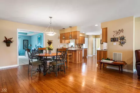 Dining - 132 Warwick Way, Pendleton, IN 46064 photo 1 of 2