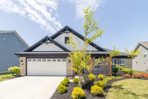 1032 Pond View Dr, Greenfield, IN 46140