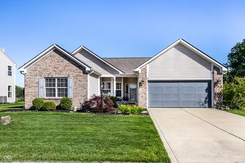 5866 W Falling Waters Dr, Mccordsville, IN 46055