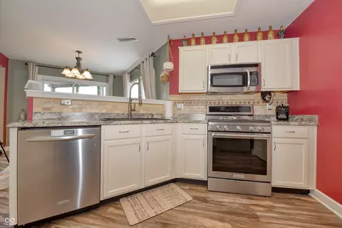 2226 Edgewater Cir, Plainfield, IN 46168 photo 5